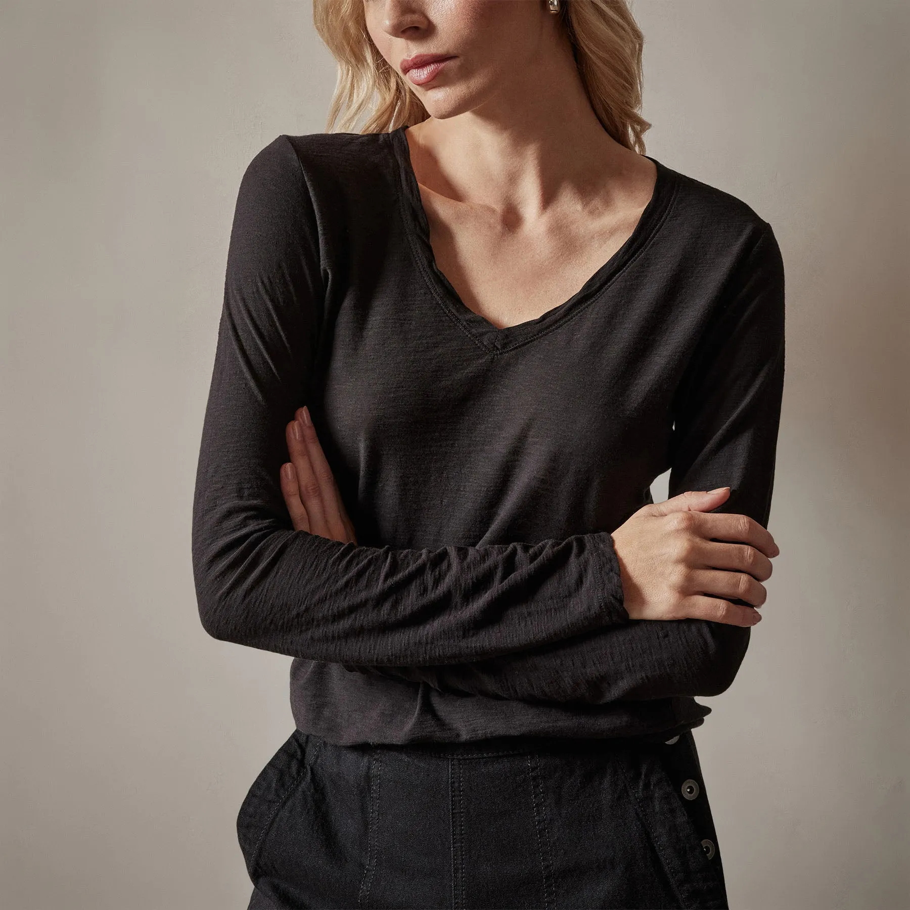 Sheer Slub Long Sleeve V Neck Tee - Black