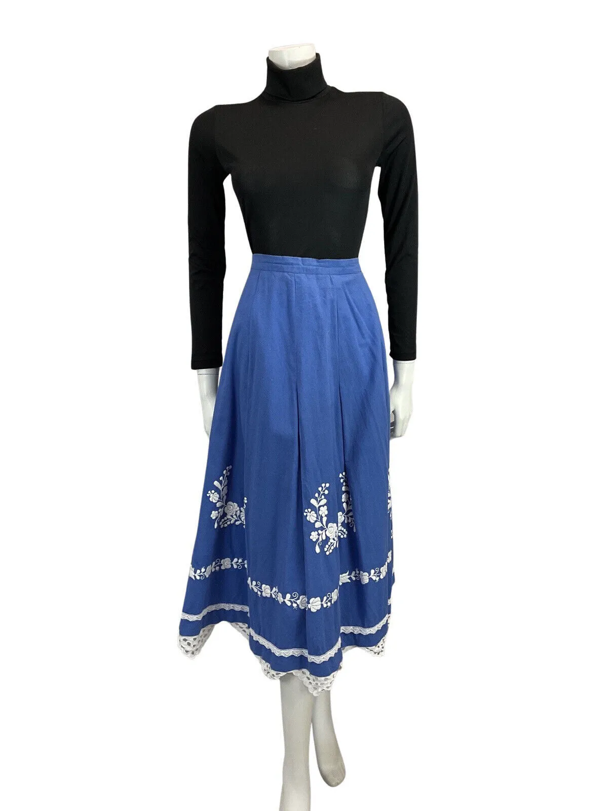 VINTAGE 60s 70s BLUE FLOATY BOHO FOLK PRAIRIE SKIRT WITH FLORAL EMBROIDERY 10